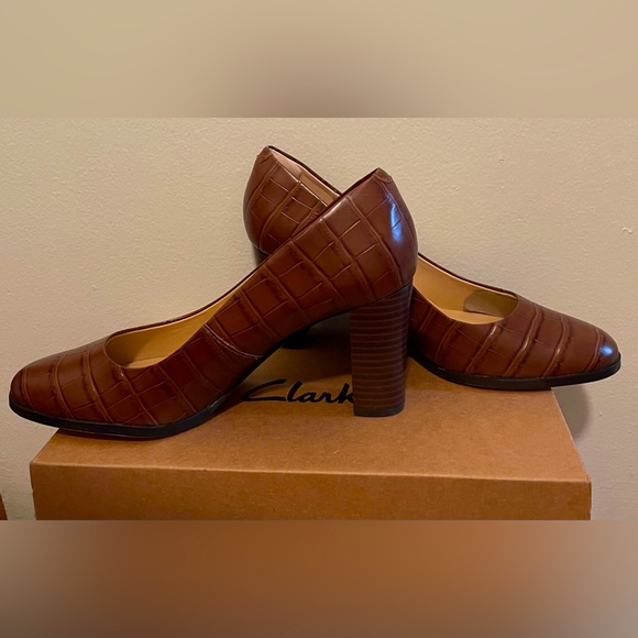 NEW Clarks Kaylin Cara II block comfort heels, Dark Brown faux Crocodile, sz 10 - Picture 2 of 6